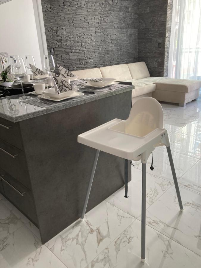 Swiss Luxury Apartment Mosonmagyarovar Exterior photo