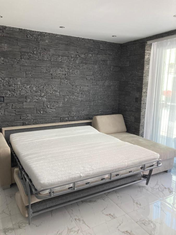 Swiss Luxury Apartment Mosonmagyarovar Exterior photo