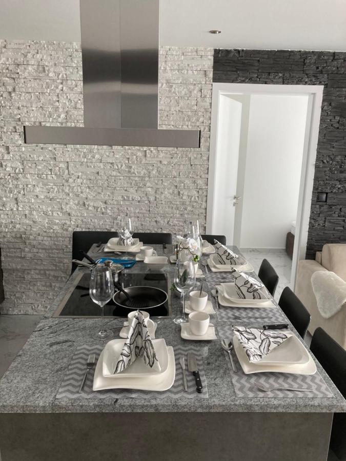 Swiss Luxury Apartment Mosonmagyarovar Exterior photo