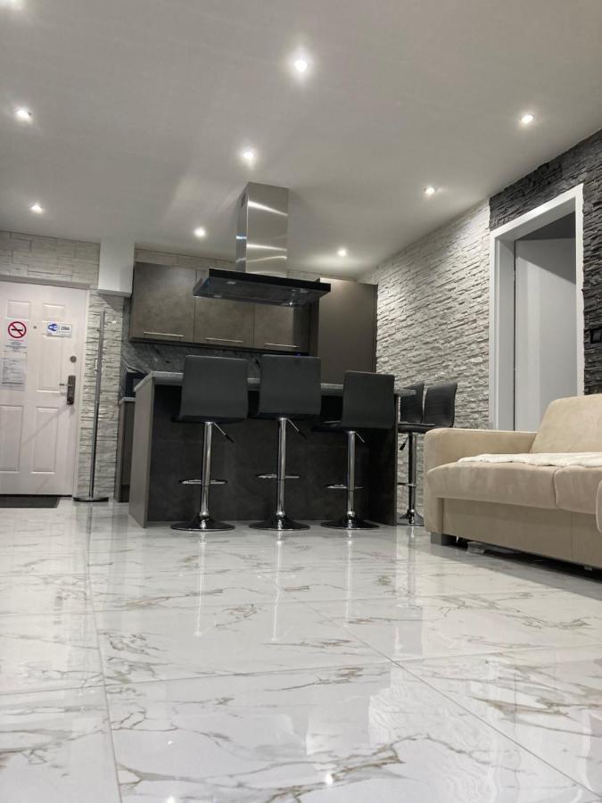 Swiss Luxury Apartment Mosonmagyarovar Exterior photo