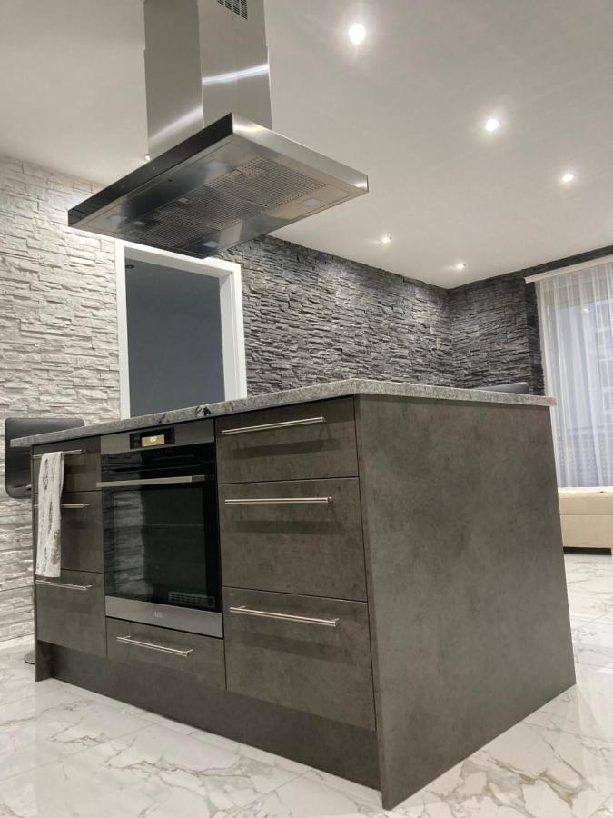 Swiss Luxury Apartment Mosonmagyarovar Exterior photo